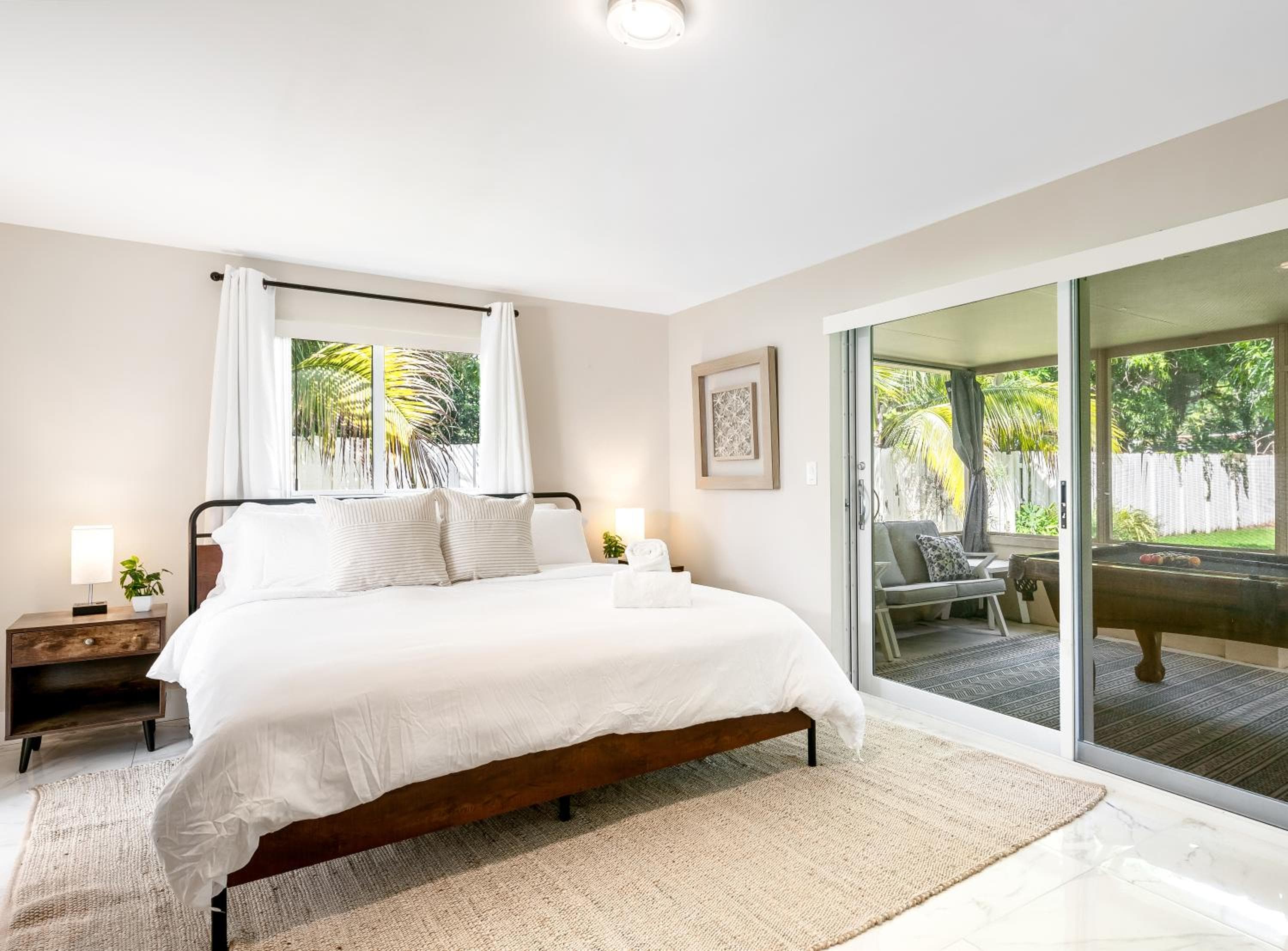 Modern Bungalow near Wilton Drive I Pool Table — 29