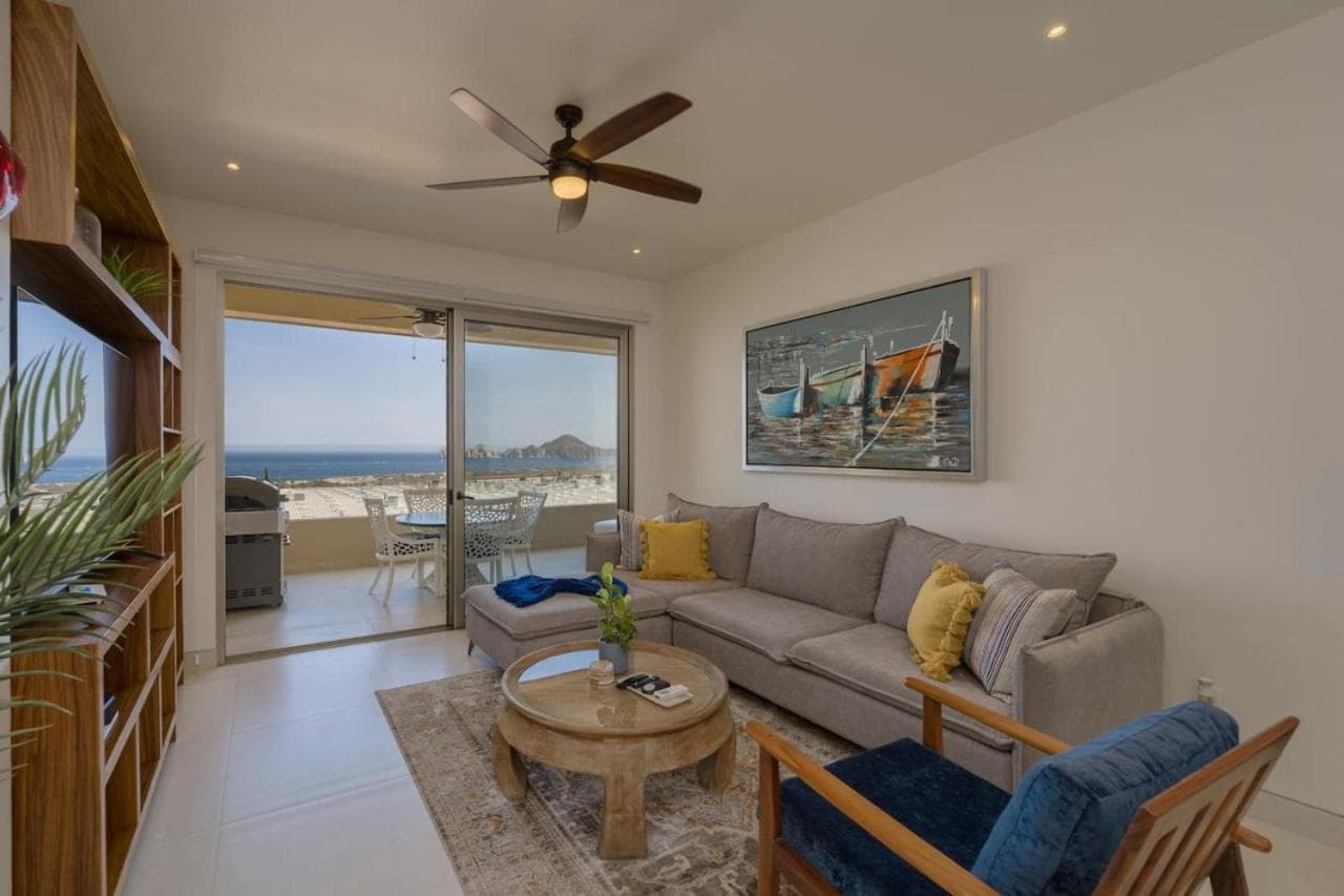 Luxurious New Ocean View 2BR Condo Near Downtown — 24