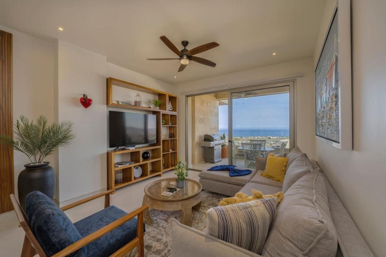 Luxurious New Ocean View 2BR Condo Near Downtown — 25