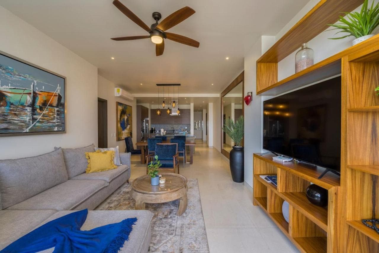 Luxurious New Ocean View 2BR Condo Near Downtown — 27