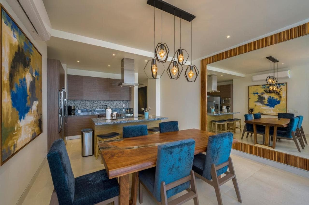Luxurious New Ocean View 2BR Condo Near Downtown — 23