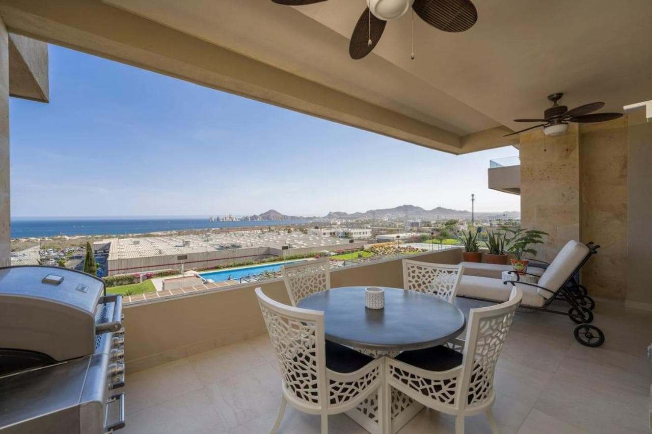 Luxurious New Ocean View 2BR Condo Near Downtown — 15