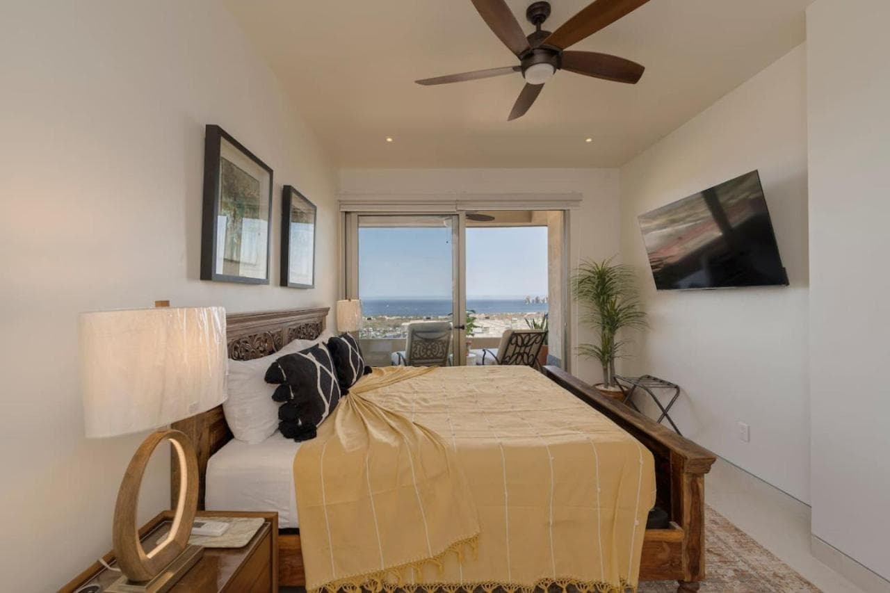 Luxurious New Ocean View 2BR Condo Near Downtown — 28