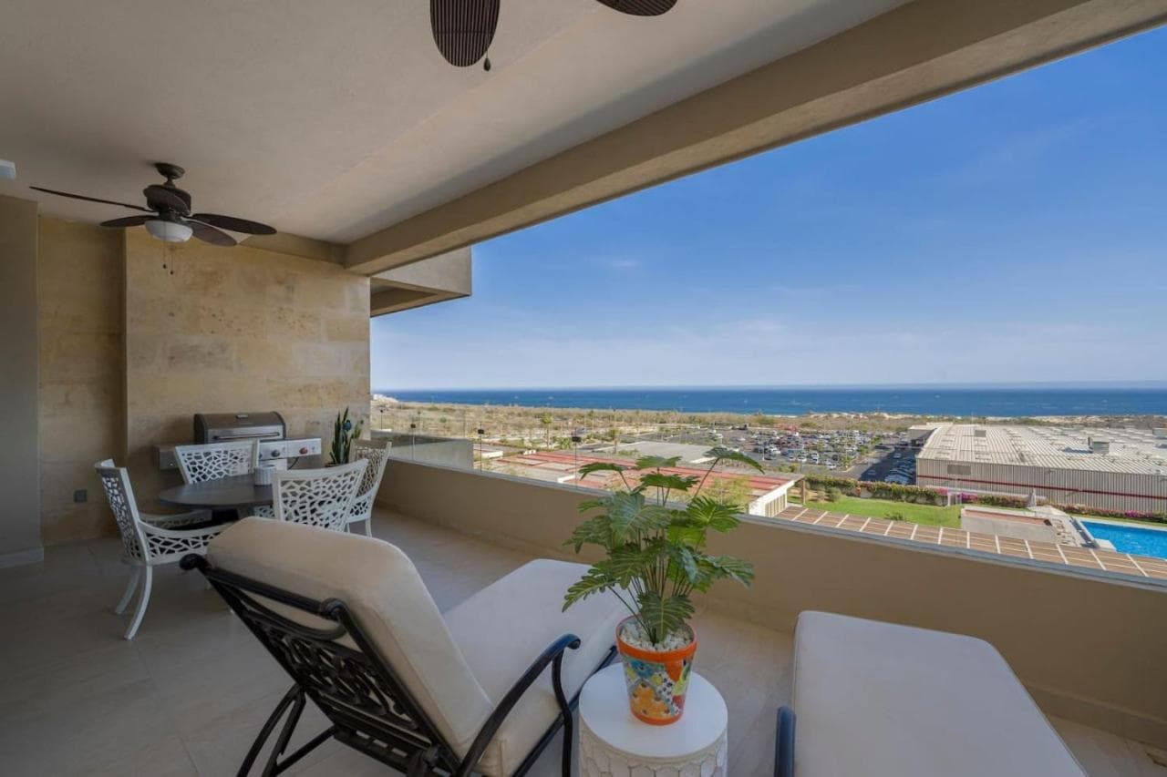 Luxurious New Ocean View 2BR Condo Near Downtown — 16