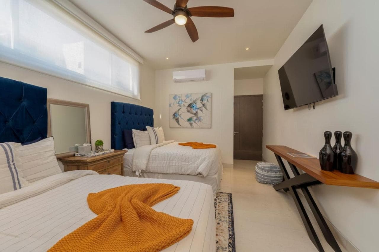 Luxurious New Ocean View 2BR Condo Near Downtown — 30