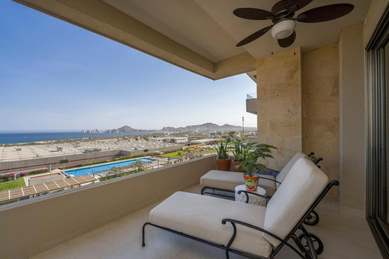 Luxurious New Ocean View 2BR Condo Near Downtown — 17