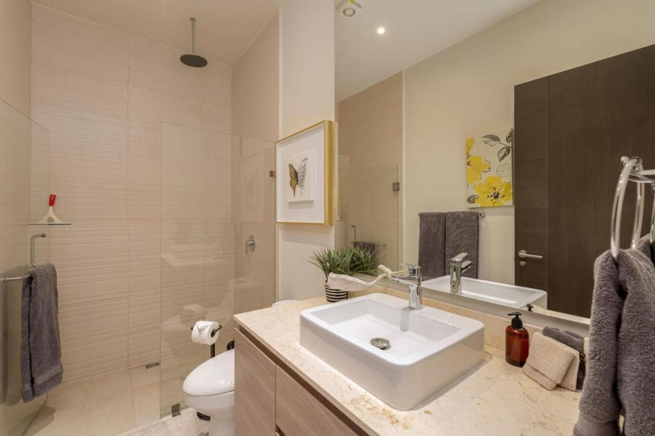 Luxurious New Ocean View 2BR Condo Near Downtown — 20