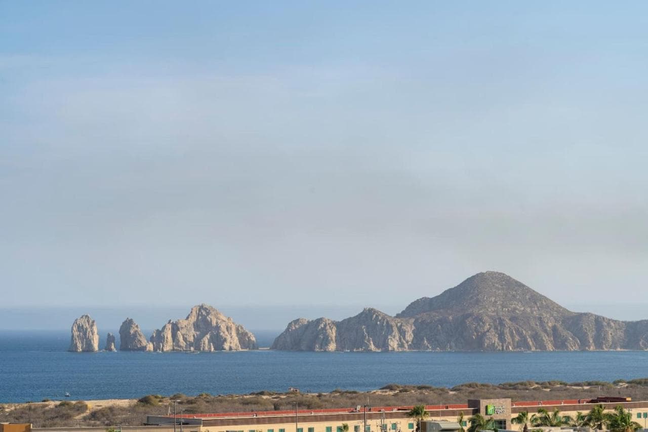 Luxurious New Ocean View 2BR Condo Near Downtown — 30