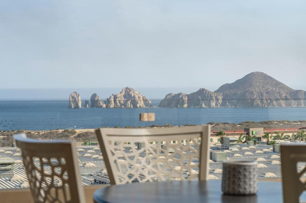 Luxurious New Ocean View 2BR Condo Near Downtown — 16