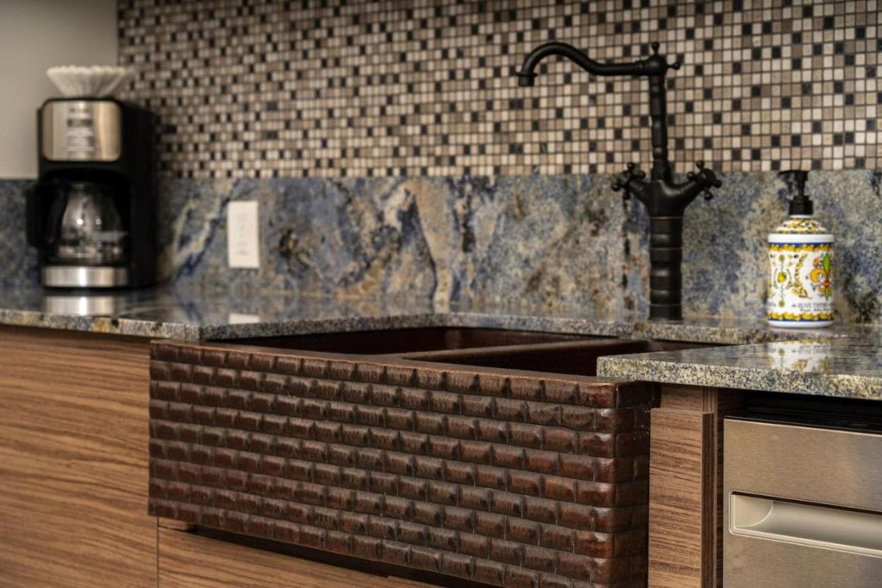 Luxurious New Ocean View 2BR Condo Near Downtown — 18