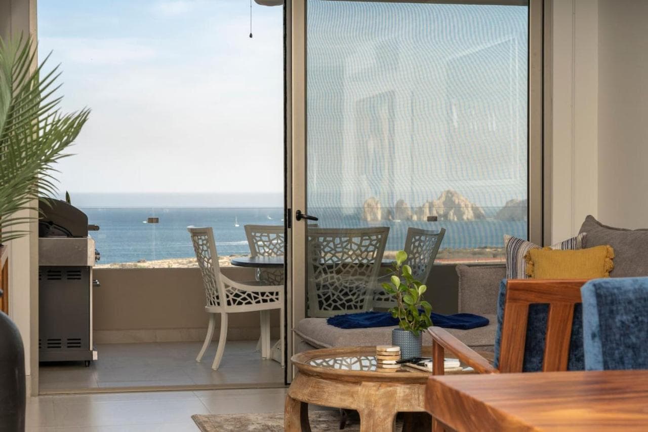 Luxurious New Ocean View 2BR Condo Near Downtown — 4