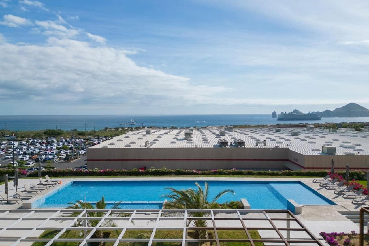 Luxurious New Ocean View 2BR Condo Near Downtown — 2