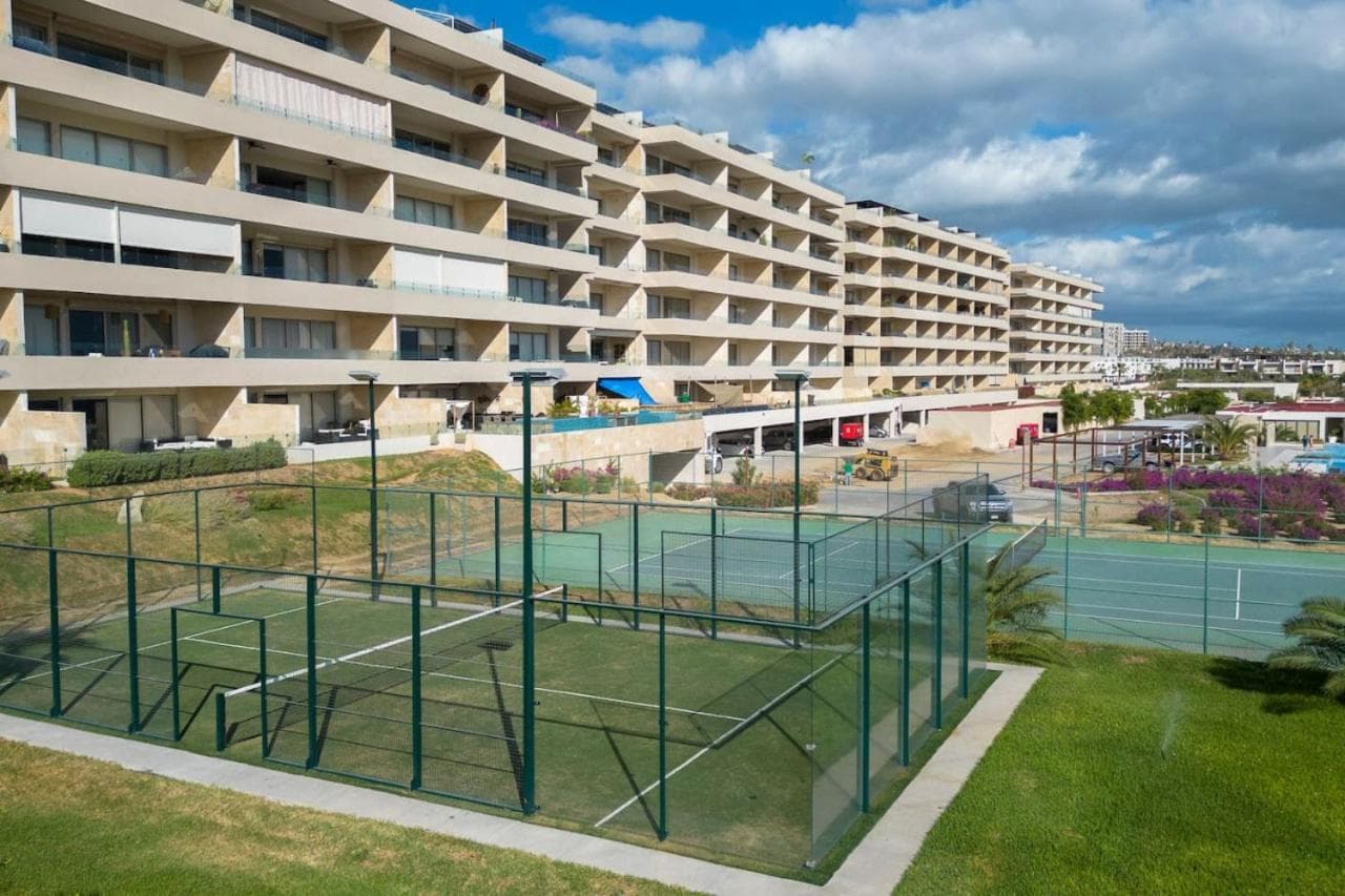 Luxurious New Ocean View 2BR Condo Near Downtown — 22