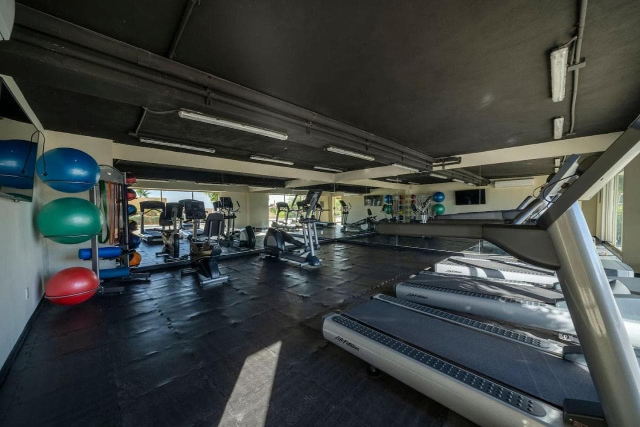Luxurious New Ocean View 2BR Condo Near Downtown — 8