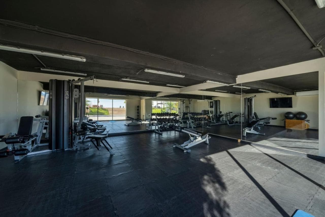 Luxurious New Ocean View 2BR Condo Near Downtown — 12