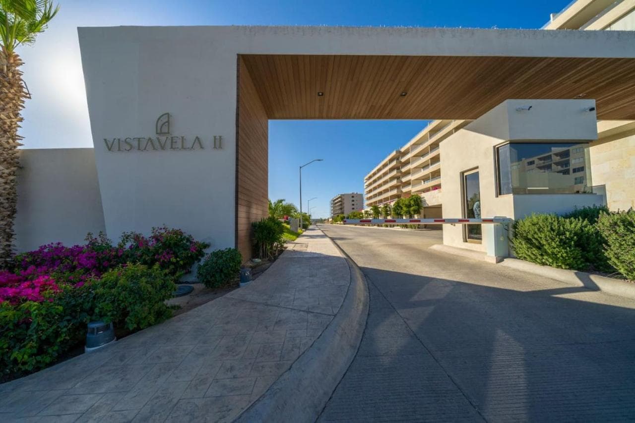 Luxurious New Ocean View 2BR Condo Near Downtown — 14