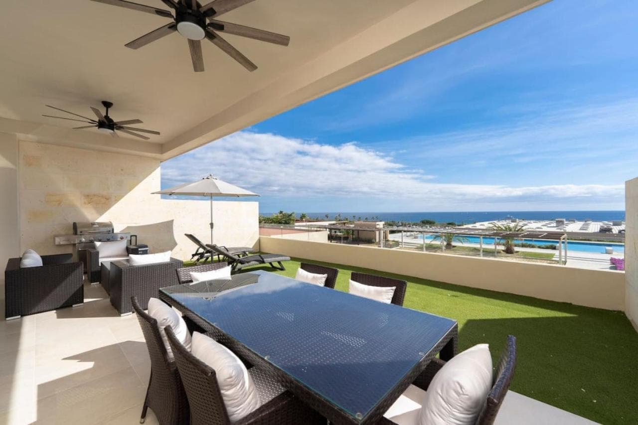 Luxurious New 3BR Condo with Ocean and Arch Views — 11