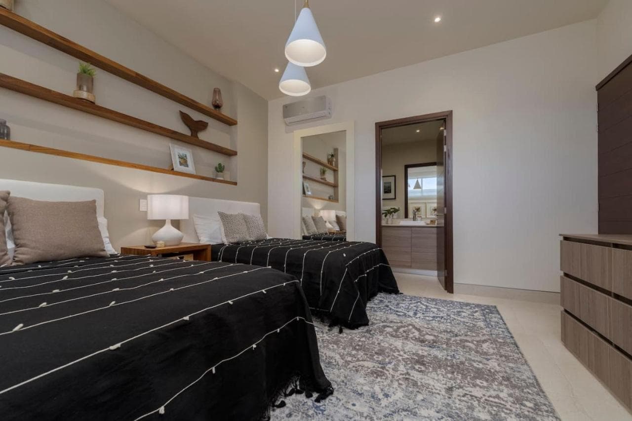 Luxurious New 3BR Condo with Ocean and Arch Views — 28