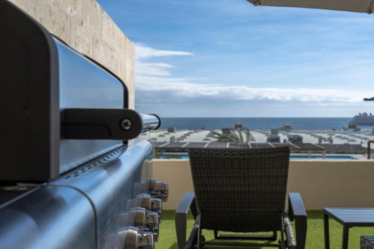 Luxurious New 3BR Condo with Ocean and Arch Views — 13