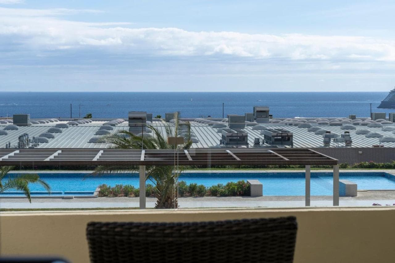 Luxurious New 3BR Condo with Ocean and Arch Views — 2