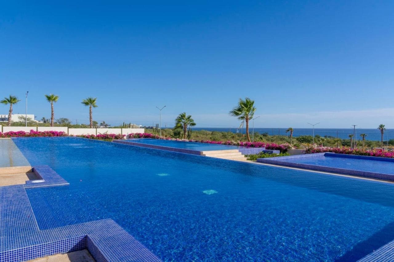 Luxurious New 3BR Condo with Ocean and Arch Views — 3