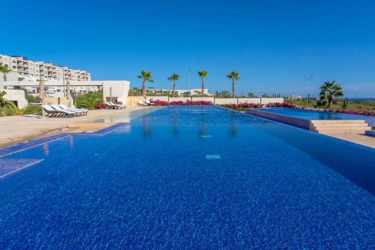 Luxurious New 3BR Condo with Ocean and Arch Views — 6