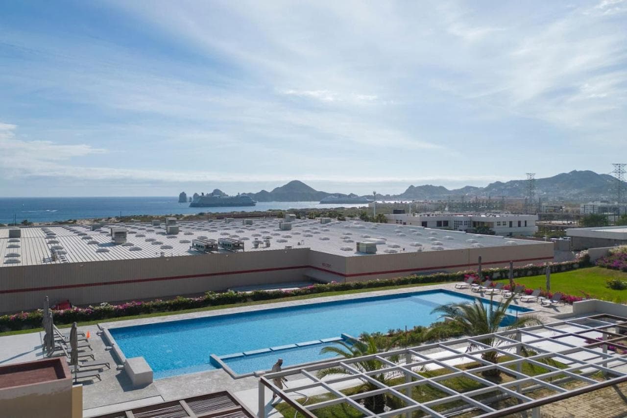 Luxurious New 3BR Condo with Ocean and Arch Views — 8