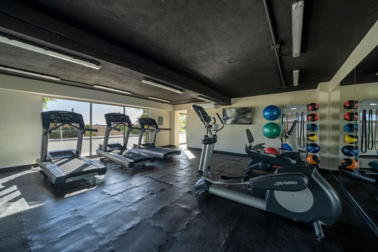 Luxurious New 3BR Condo with Ocean and Arch Views — 20