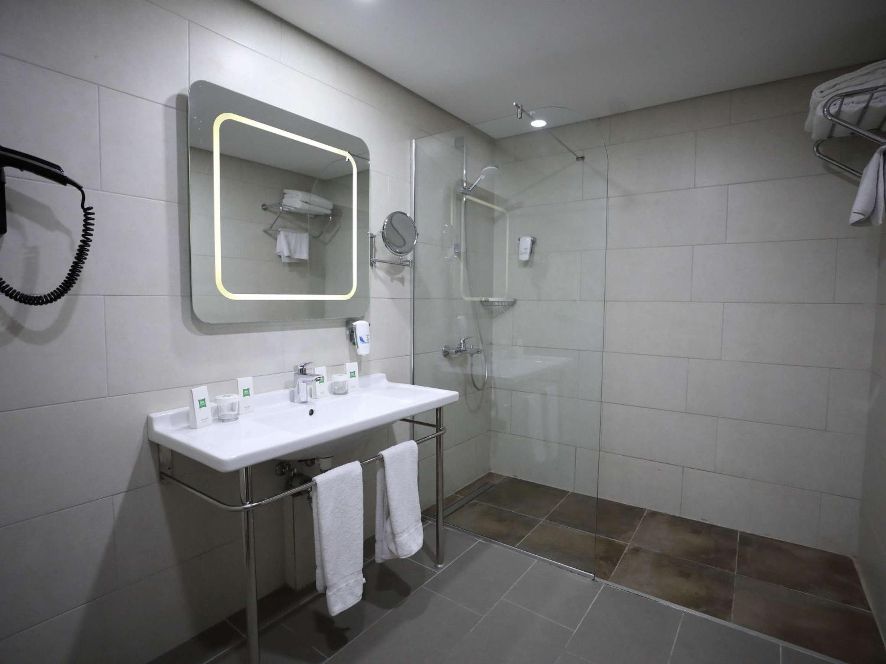 ibis Styles Istanbul Bomonti — 10