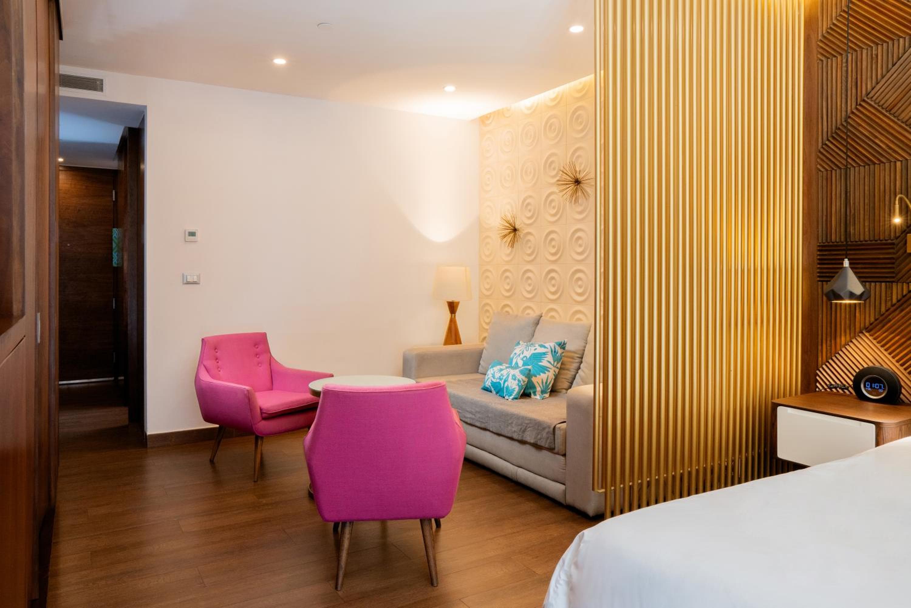 The Fives Downtown Hotel & Residences, Curio Collection by Hilton — 5