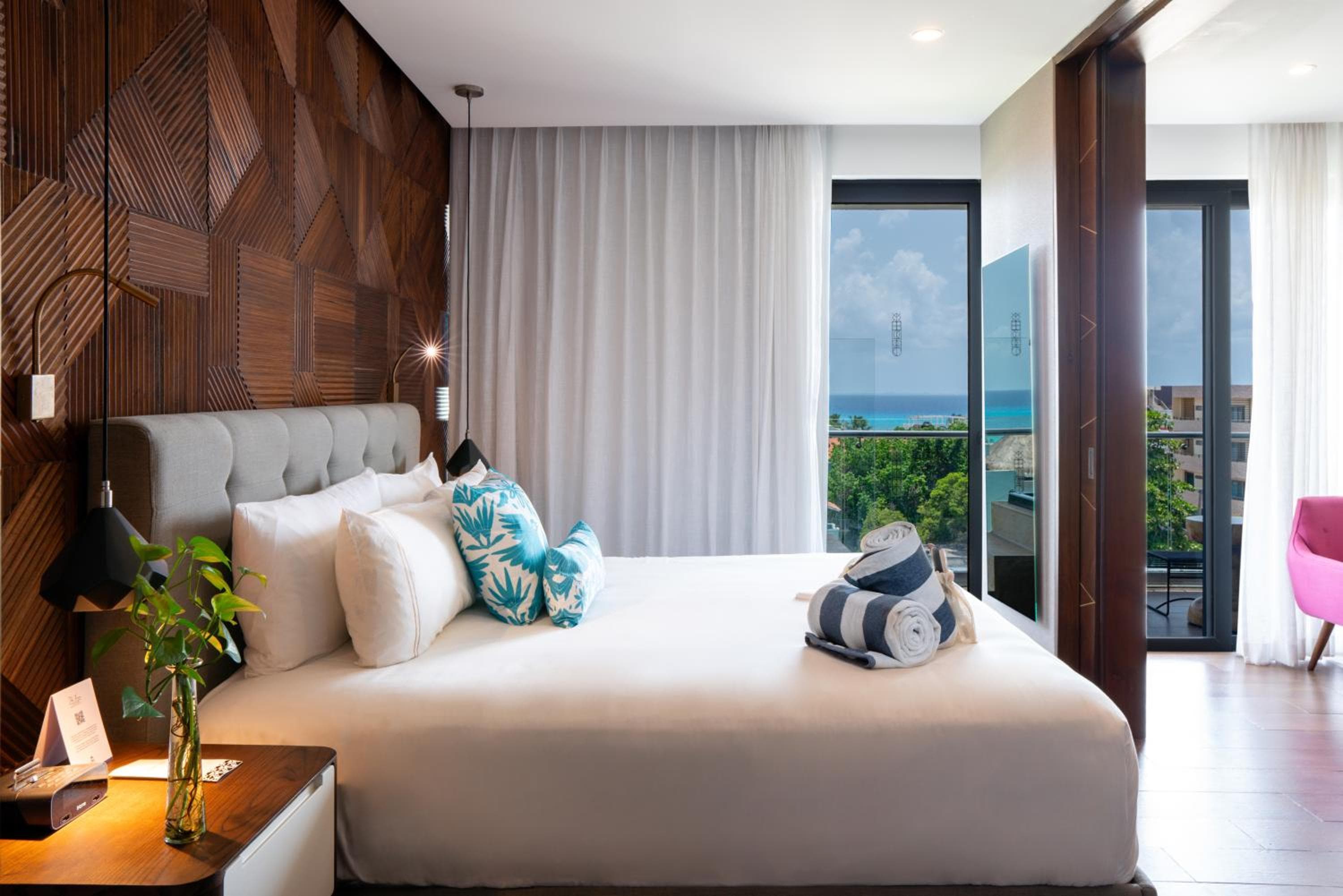 The Fives Downtown Hotel & Residences, Curio Collection by Hilton — 13