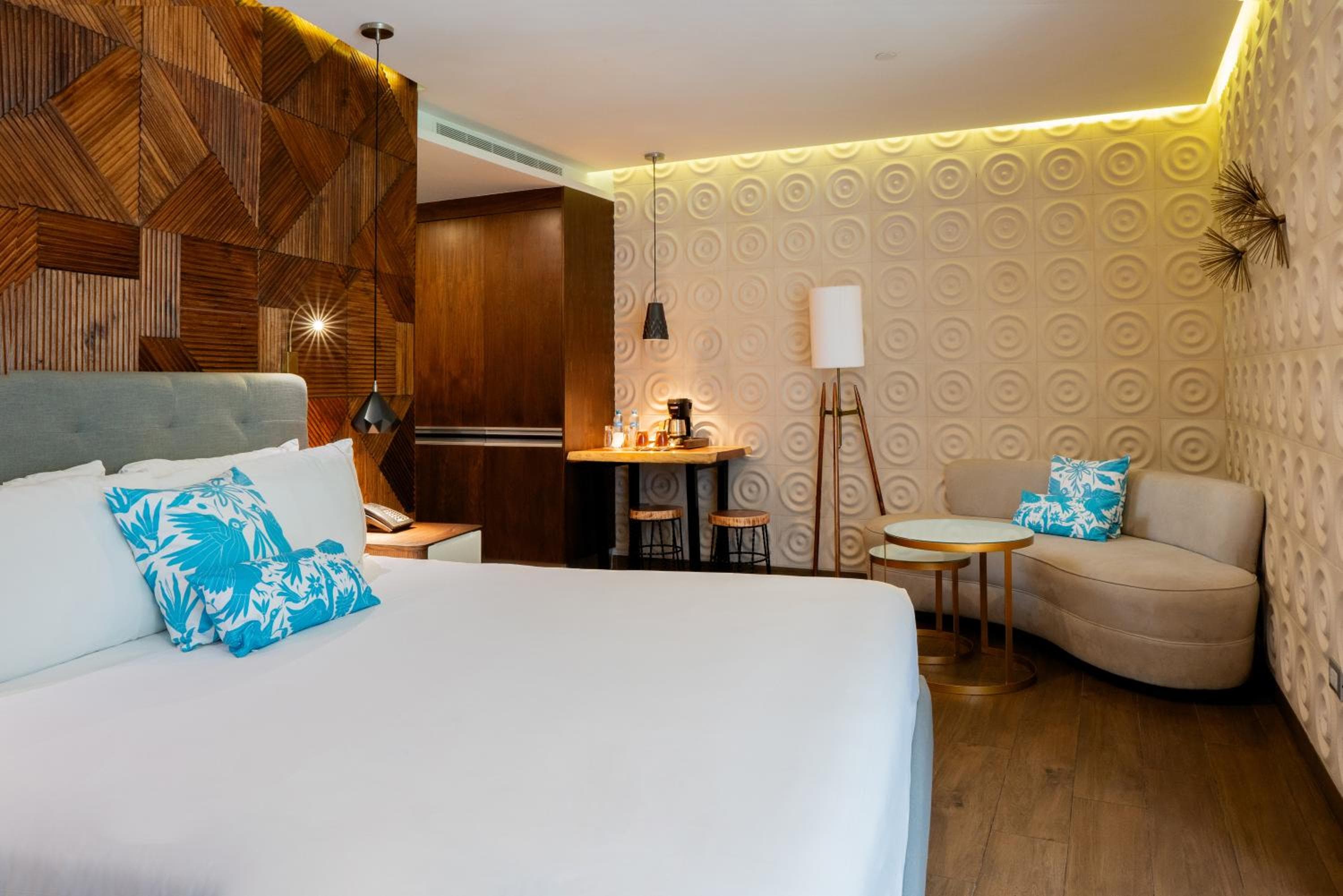 The Fives Downtown Hotel & Residences, Curio Collection by Hilton — 23