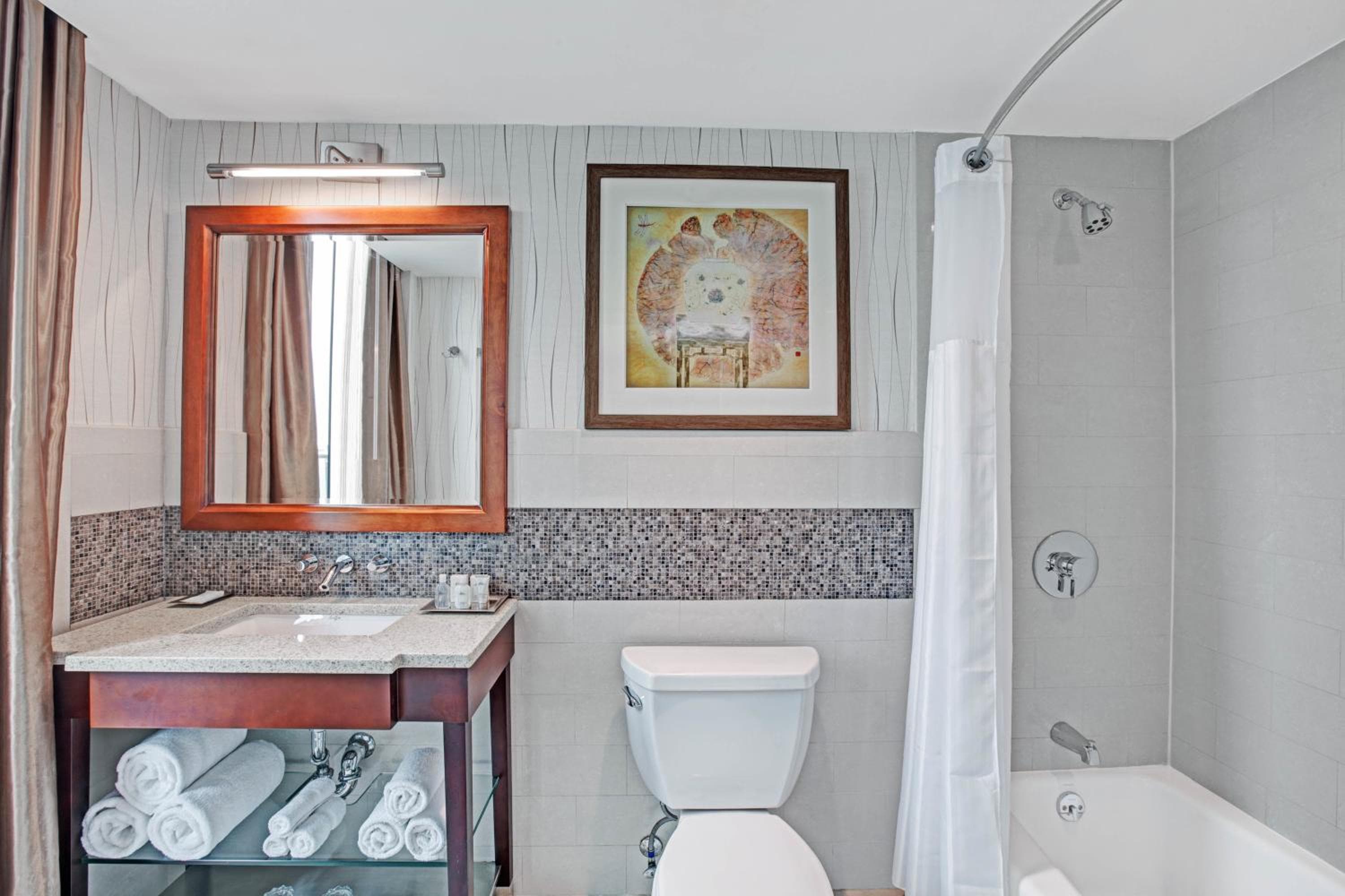 Wyndham Garden Chinatown — 16