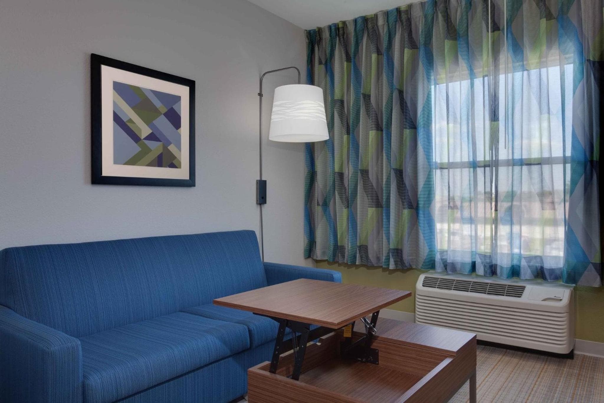 Holiday Inn Express & Suites Orlando International Airport by IHG — 8