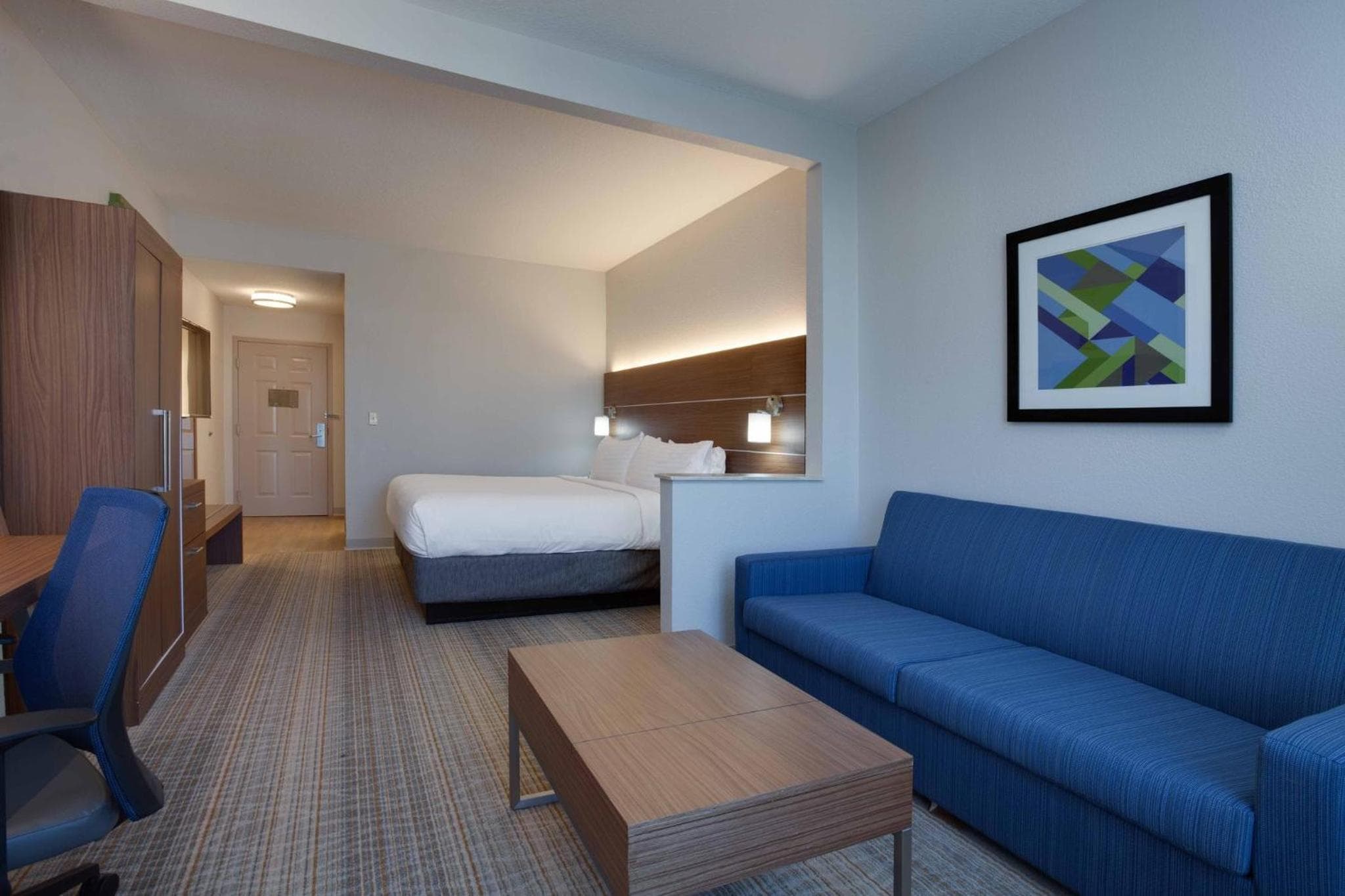 Holiday Inn Express & Suites Orlando International Airport by IHG — 4