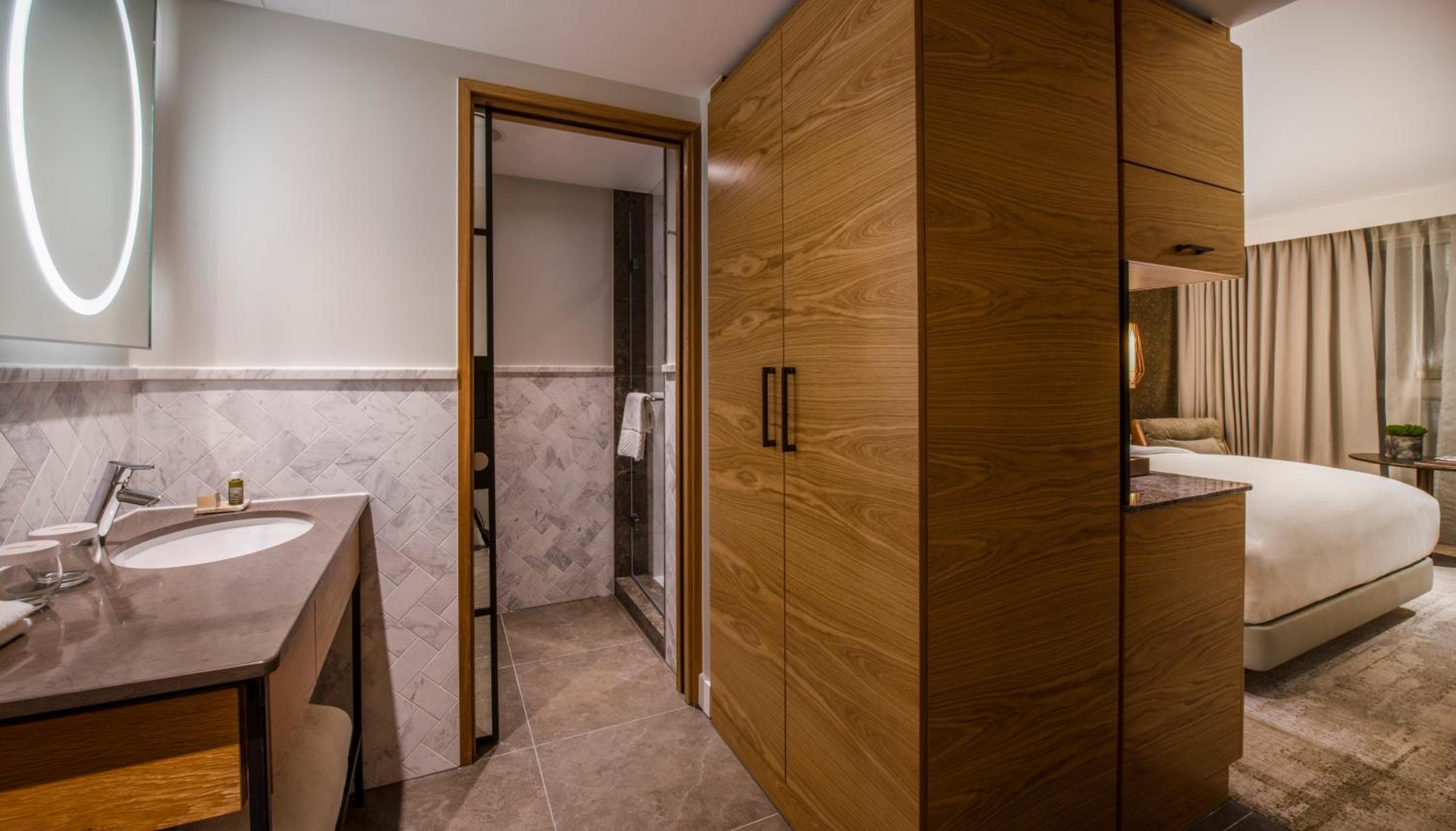 Lincoln Plaza Hotel London, Curio Collection By Hilton — 12