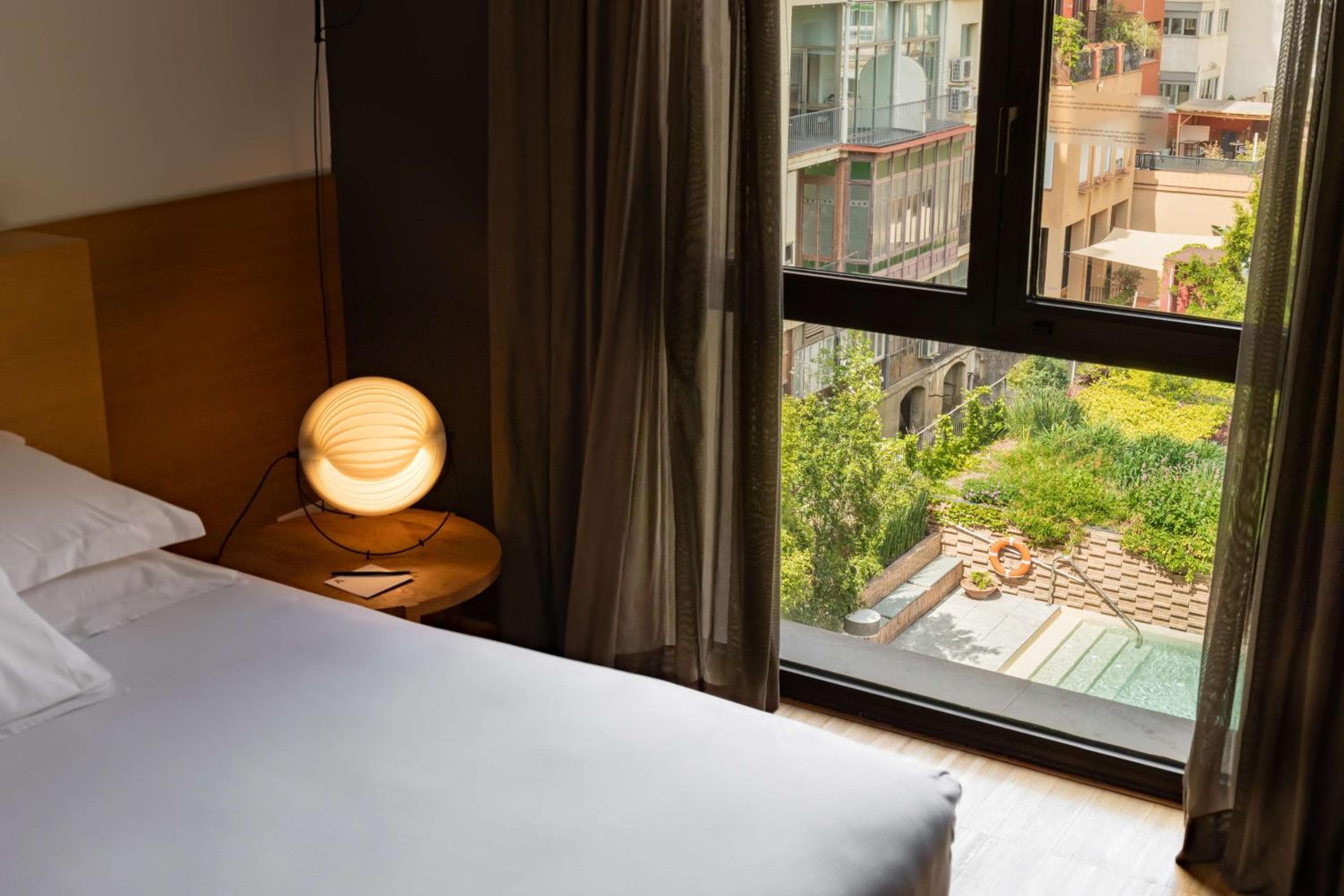 Alexandra Barcelona Hotel, Curio Collection by Hilton — 11