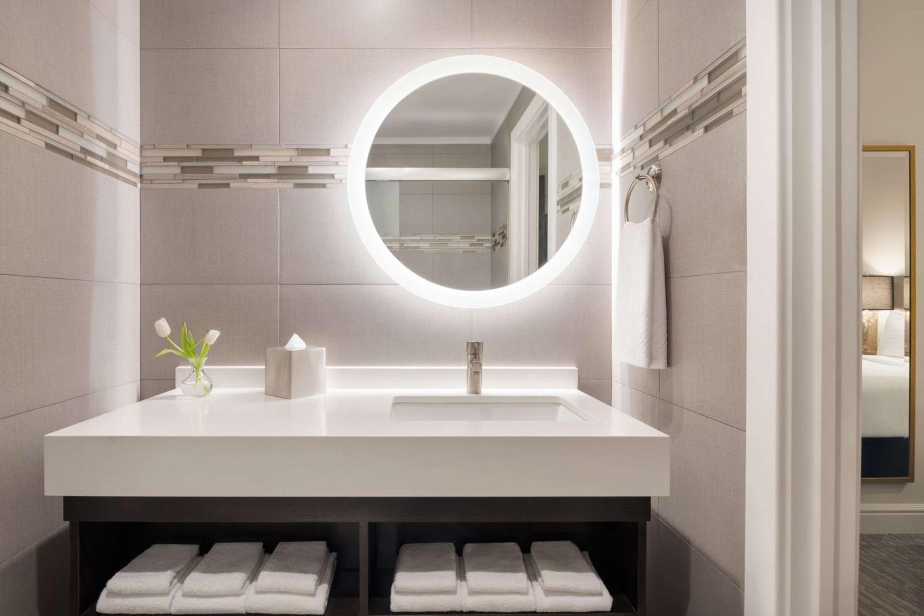 Martinique New York on Broadway, Curio Collection by Hilton — 20