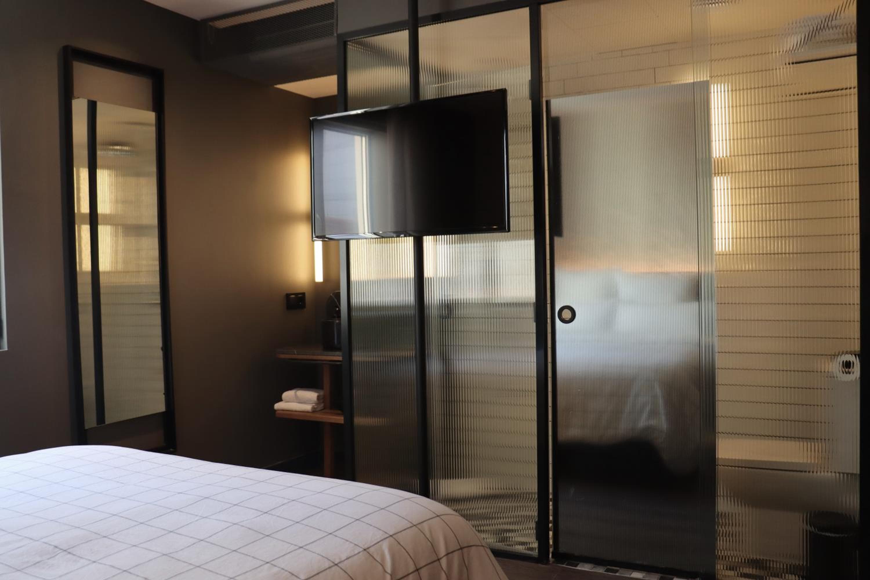 Letoh Letoh Sevilla — 25