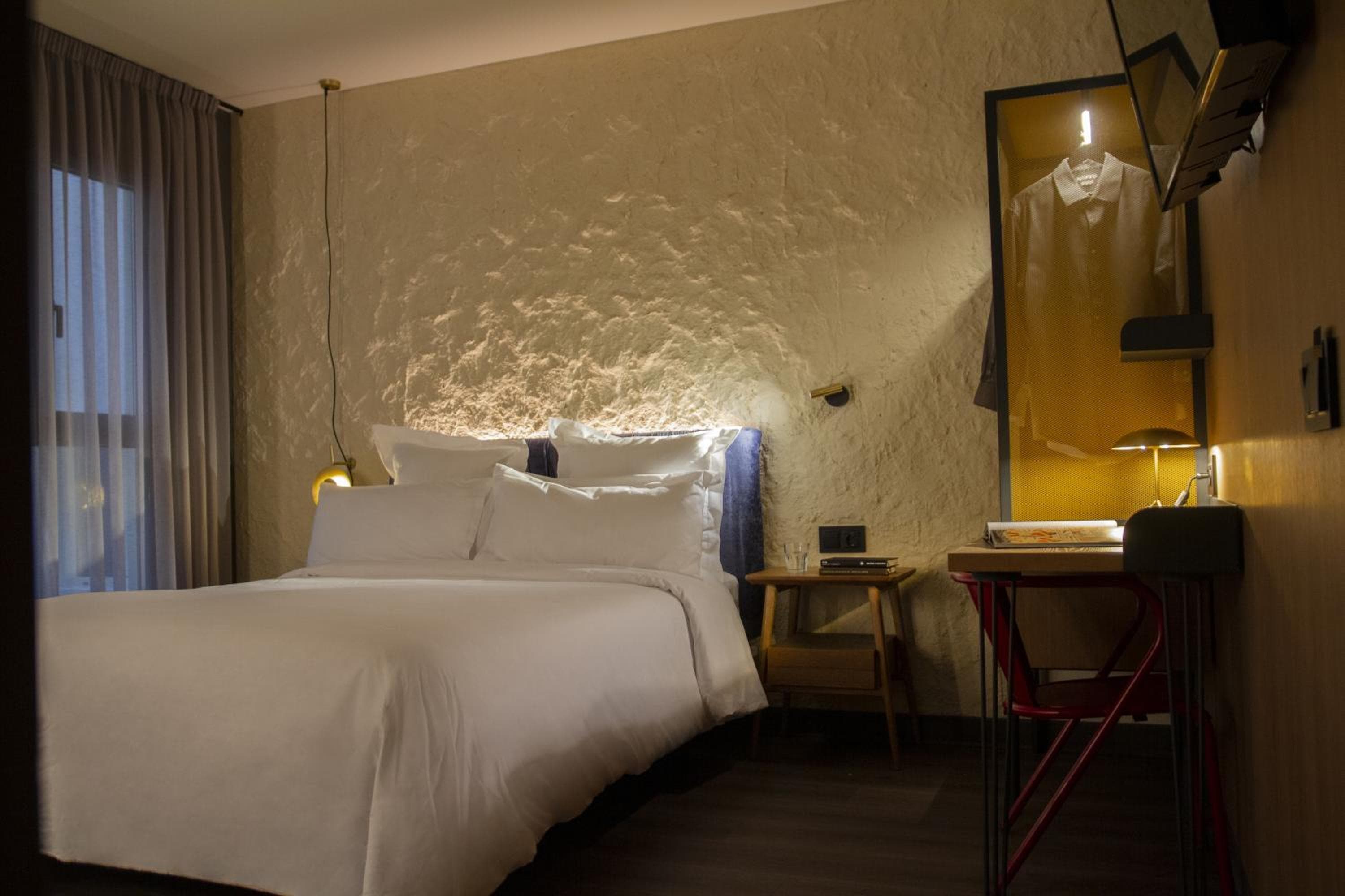 Letoh Letoh Sevilla — 19