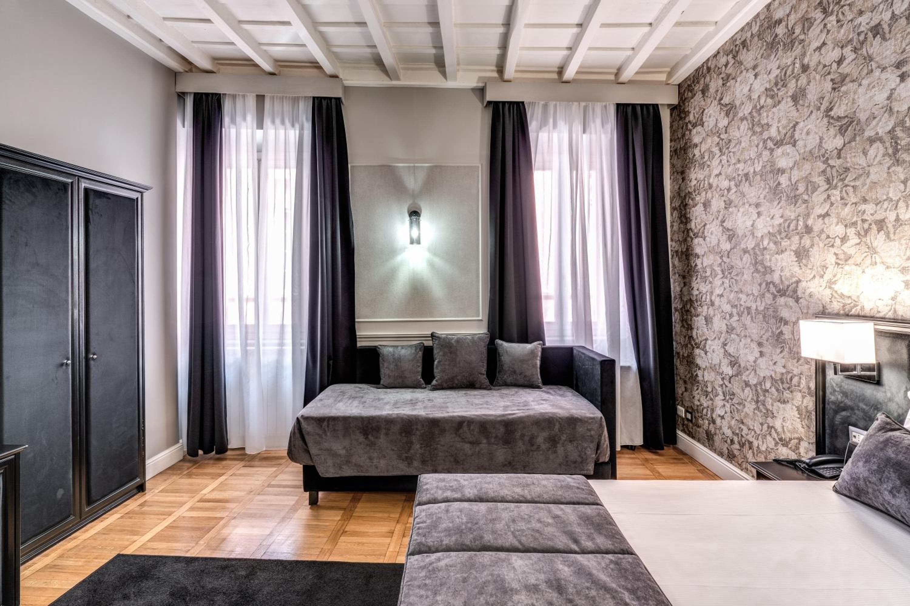 Relais Fontana Di Trevi Hotel — 7
