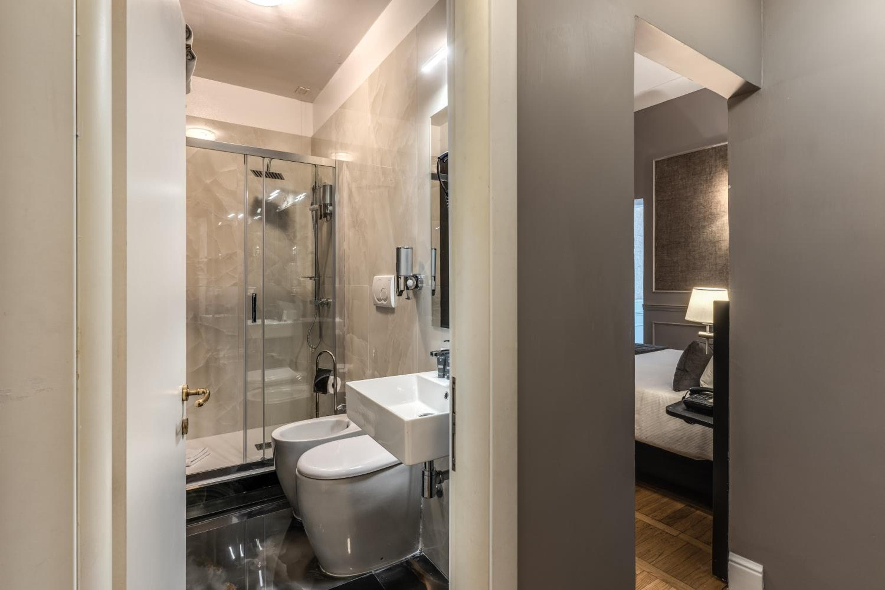 Relais Fontana Di Trevi Hotel — 7