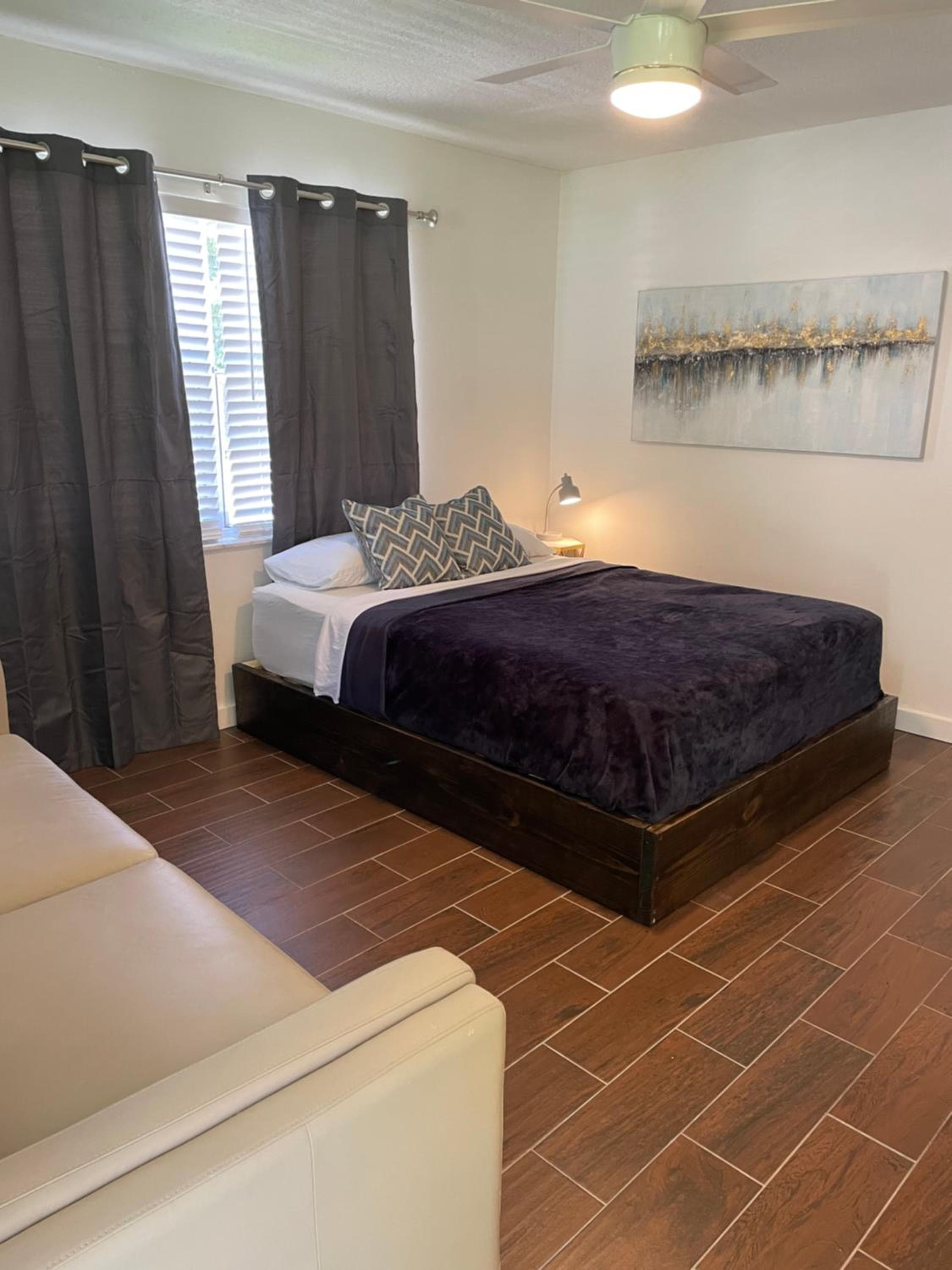 City First Story Apartments & Cottage — 27