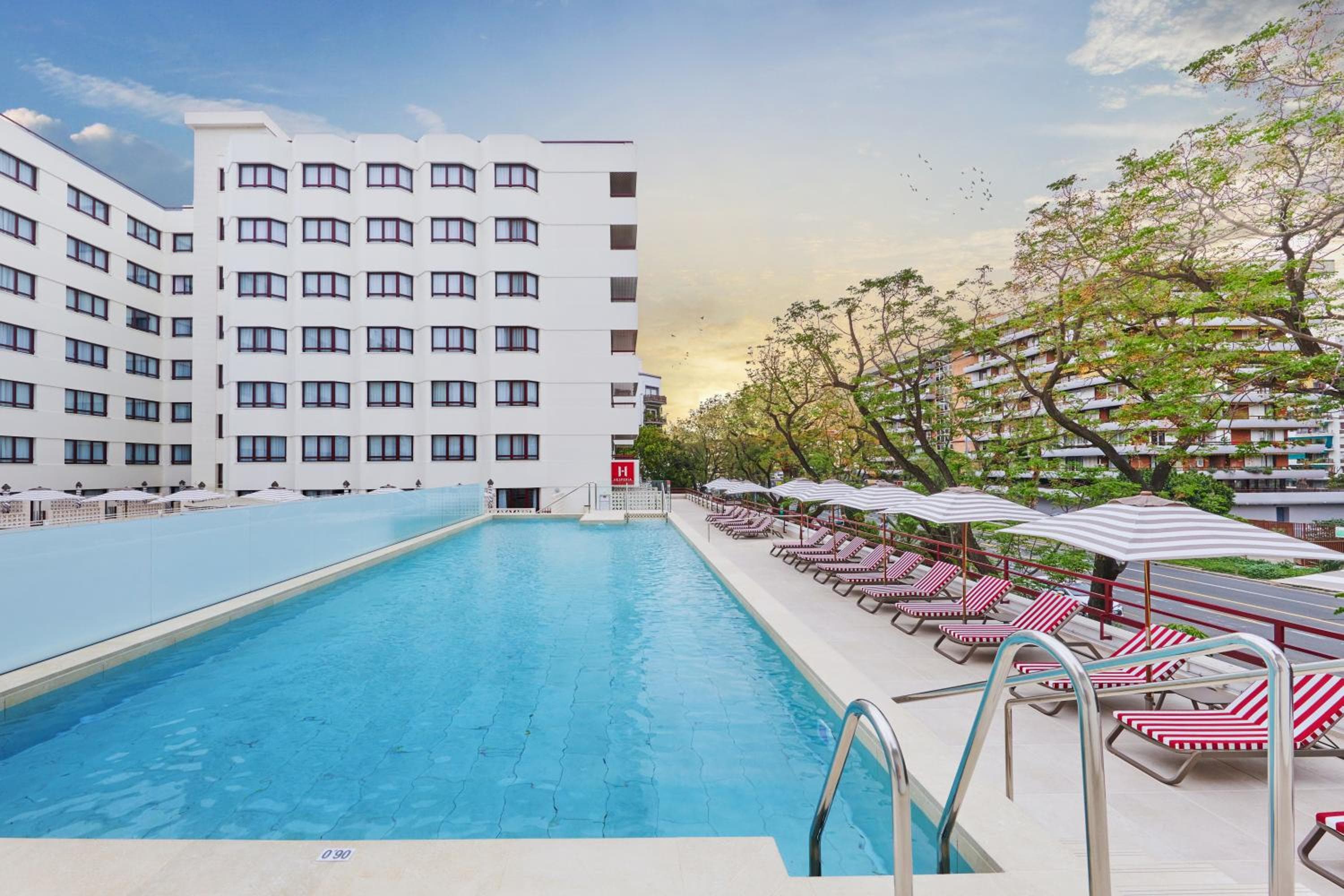 Hesperia Sevilla — 2