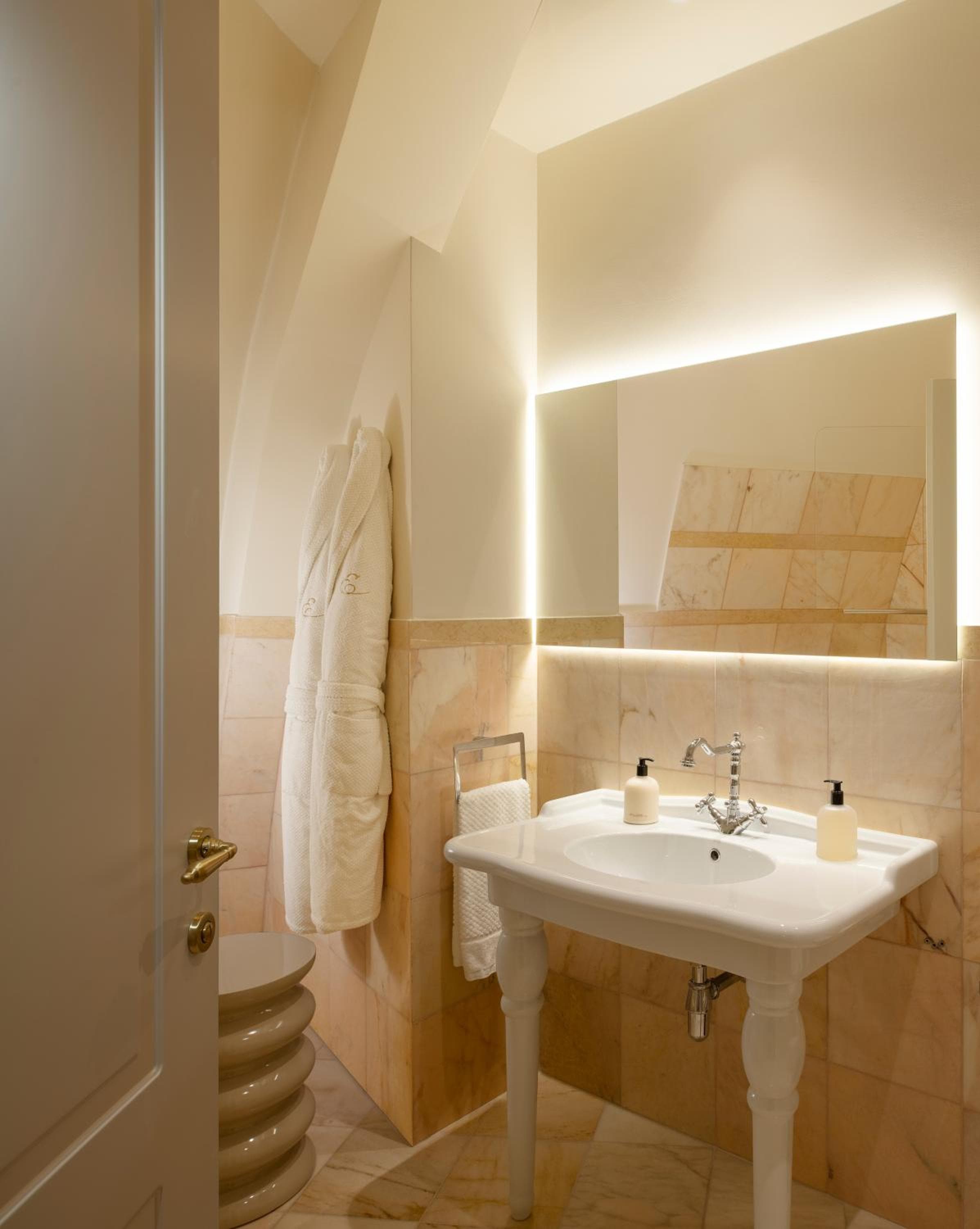Elizabeth Unique Hotel | a Member of Design Hotels™ — 20