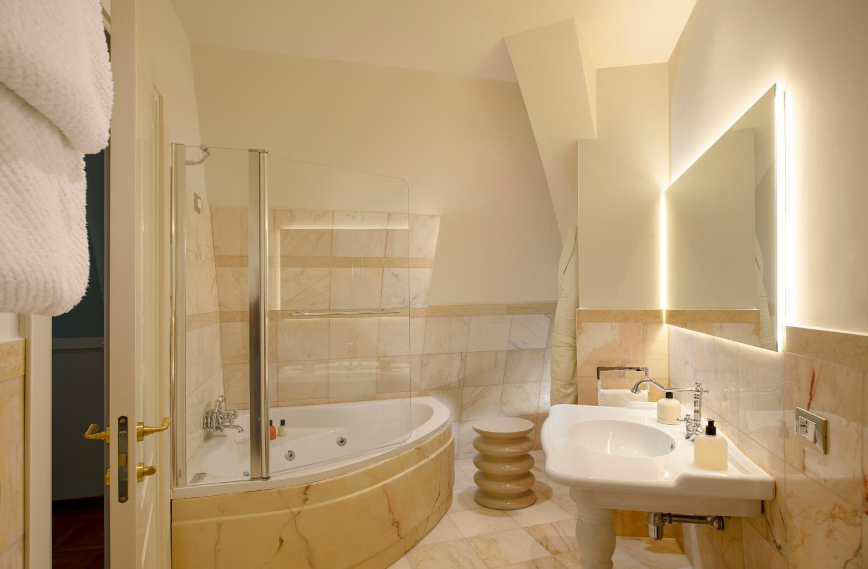 Elizabeth Unique Hotel | a Member of Design Hotels™ — 6