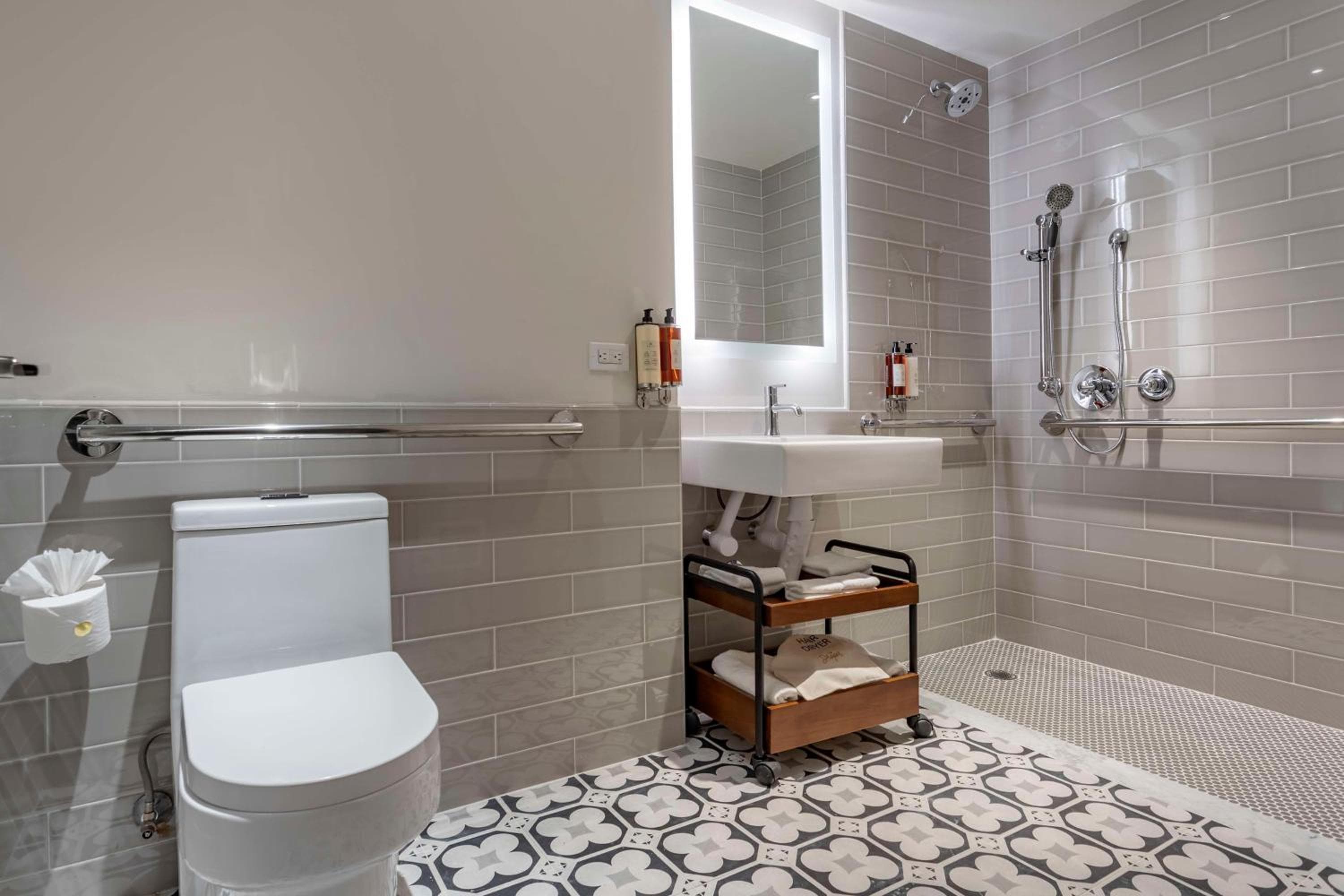 The Draper New York, Collezione di arazzi di Hilton — 13