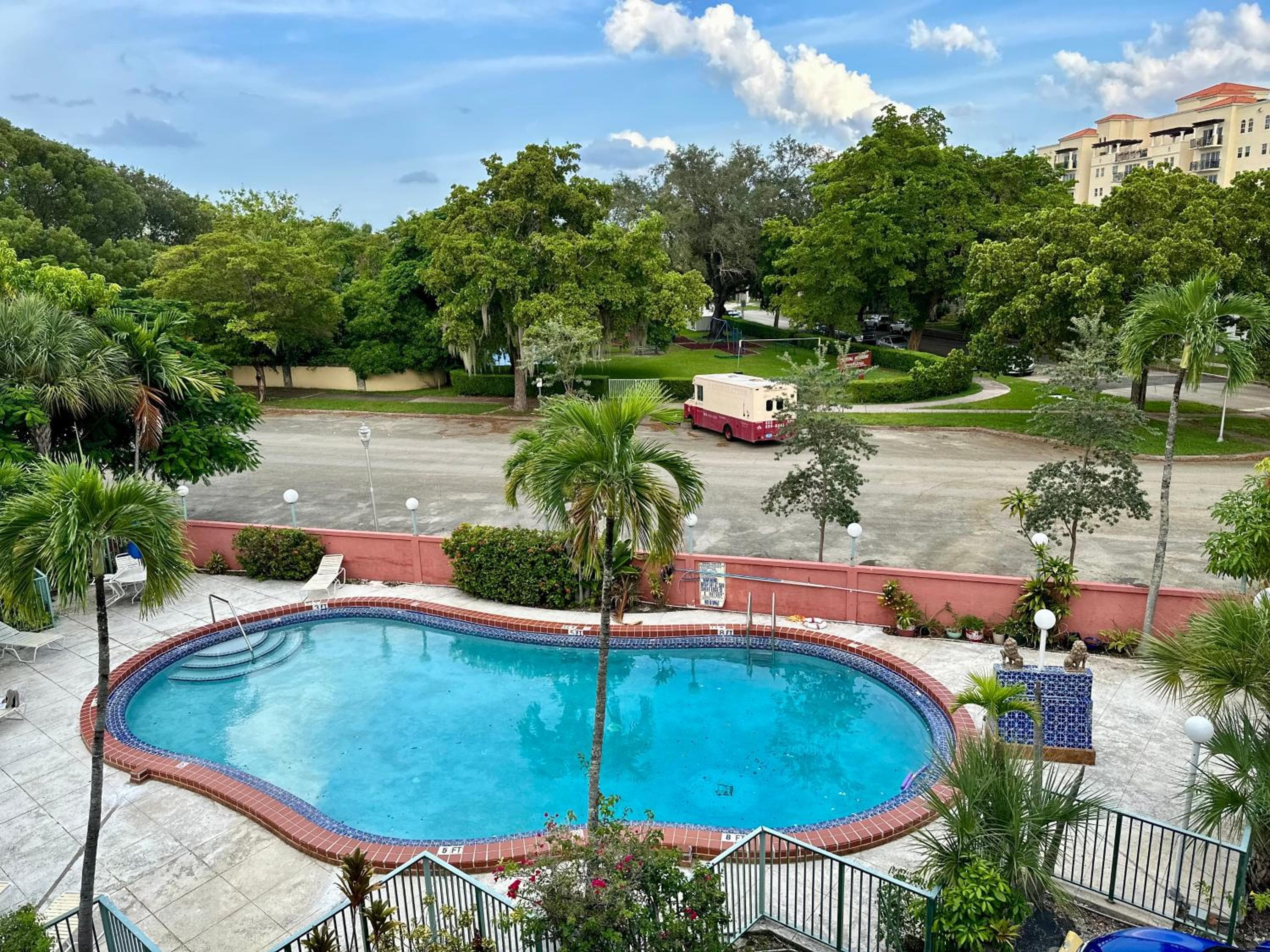 Hotel Chateaubleau — 30