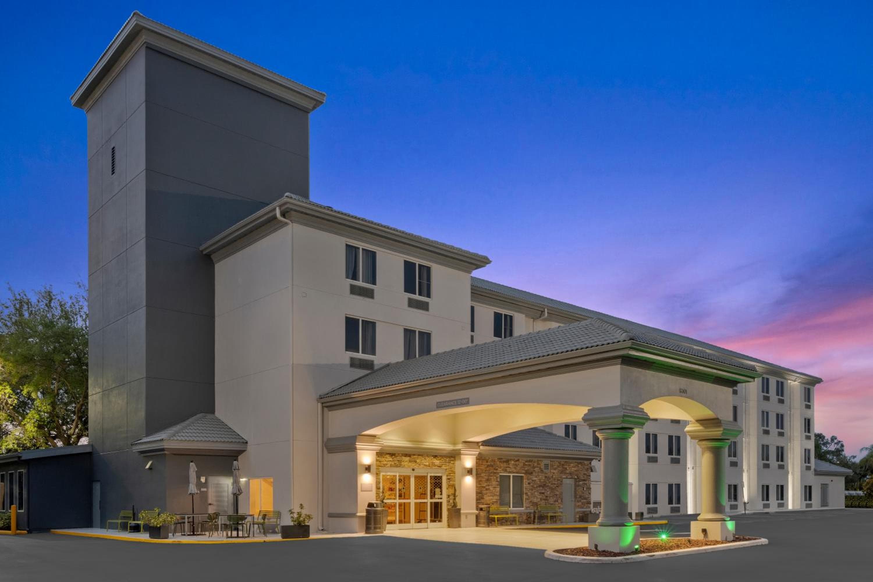 Spark by Hilton Orlando near SeaWorld — 28