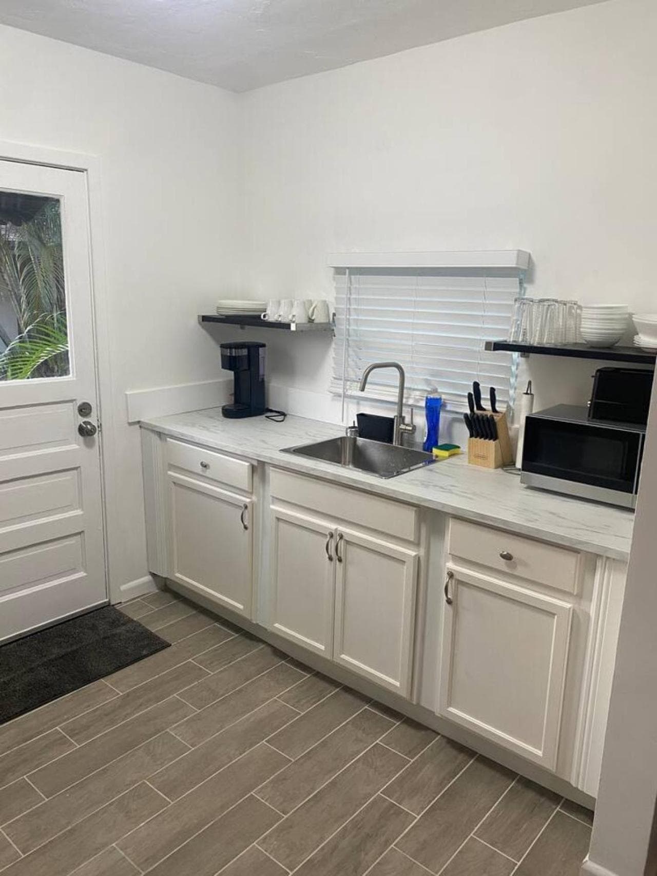 City First Story Apartments & Cottage — 4